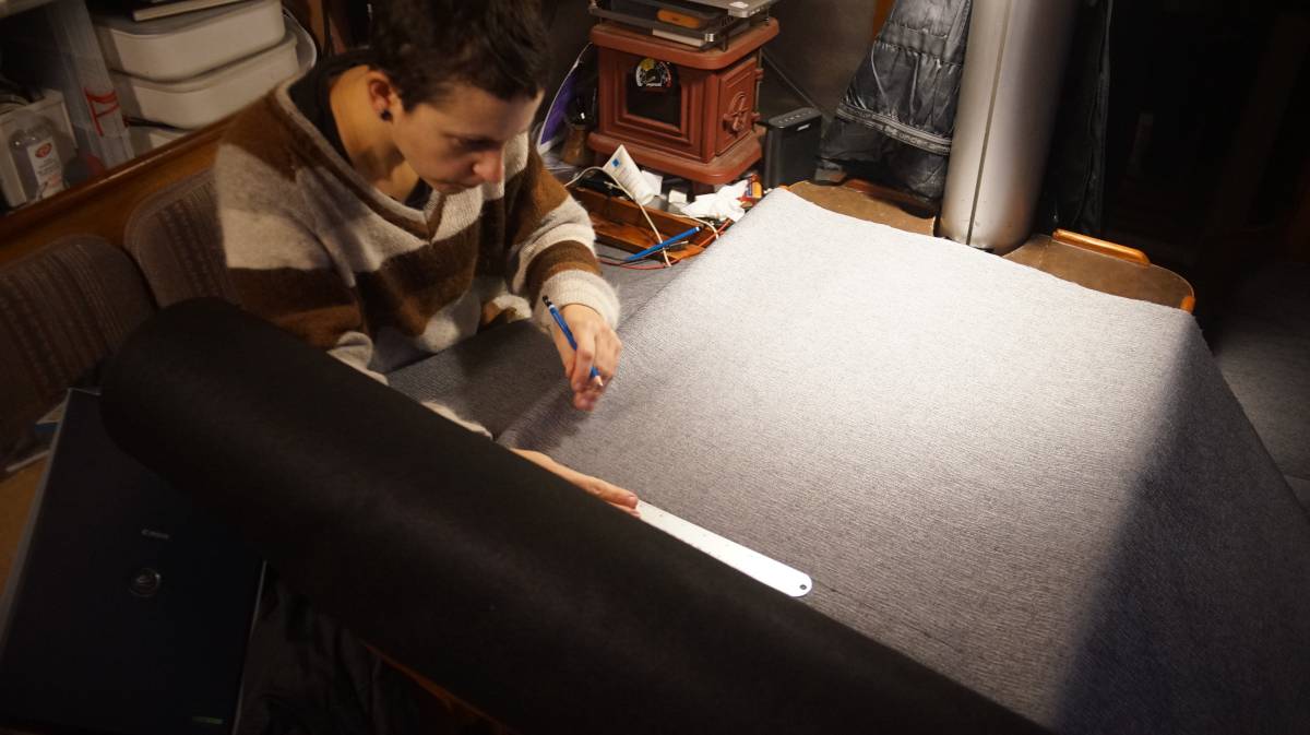 rek drawing a pattern on fabric