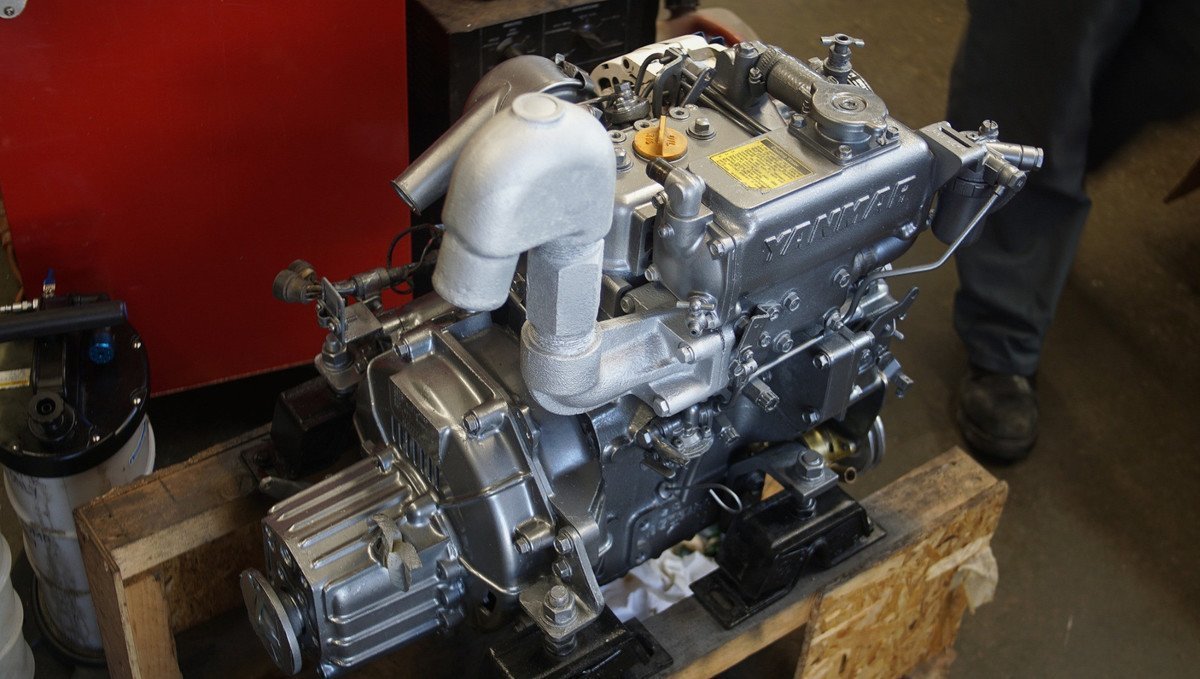 A photo of a rebuilt 2gm20f Yanmar diesel engine in a mechanics shop