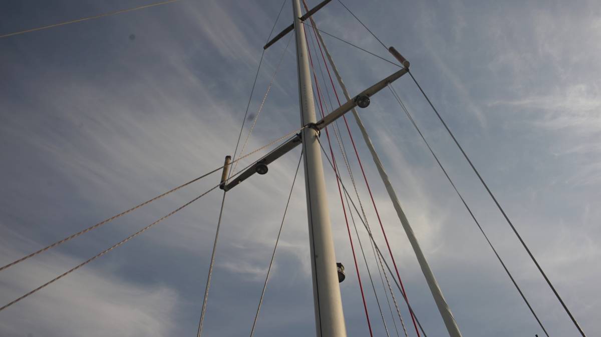 the mast with a line wrapping around the top of the first set of spreaders