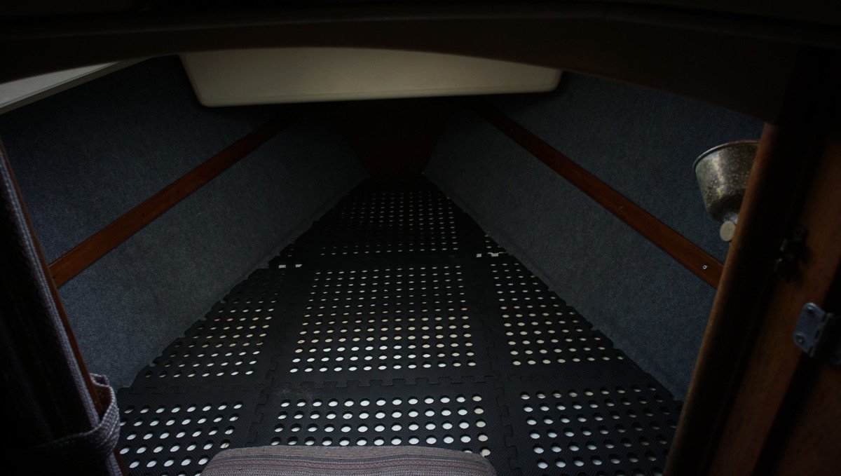 a photo of the finished insulated vberth with carpet on the walls