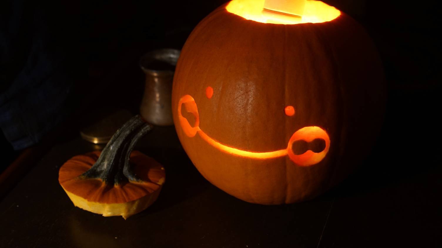 A photo of an Uxn face carved onto a pumpkin