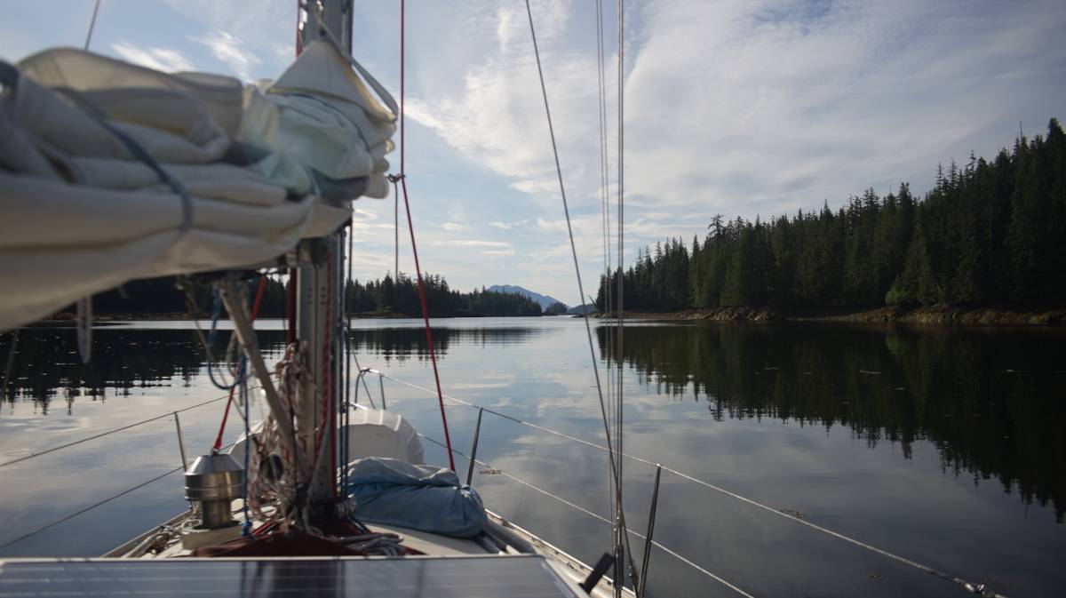 leaving snug cove at low tide, with the narrow just head